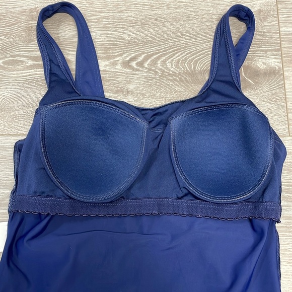 Lands’ End 510136 Tugless Low Leg One Piece Swimsuit Navy 10 - Picture 12 of 16